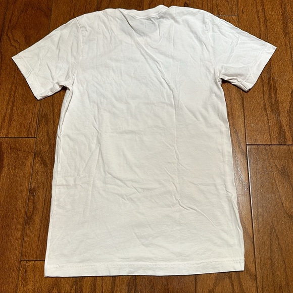 Beacon Threads Love Never Gives Up t-shirt - Picture 6 of 6